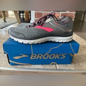 Brooks Adrenaline GTS 18 (Women’s) running shoes. Size 7 B. Brand new. Unworn.